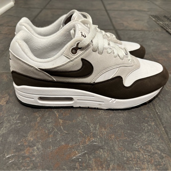 Nike Air Classic White and Brown Sneakers - Picture 4 of 6